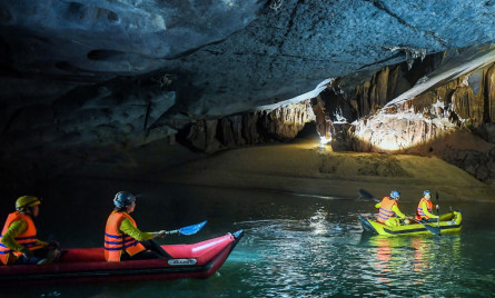 Tour khám phá Động Phong Nha 4500m bằng thuyền kayak